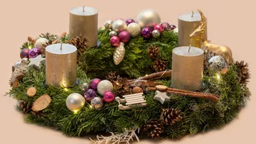 Advent wreath with candles and decorations.