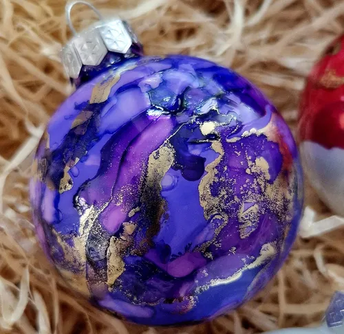 Sparkling Christmas balls with Alcohol Ink Art in Leipzig