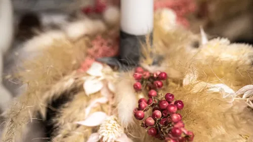 Advent wreath bandages in Munich with dried flowers