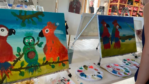 Painting workshop in Bochum: painting parrots creatively