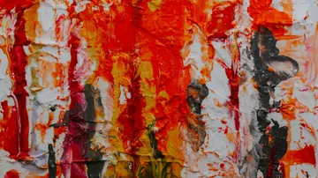 Abstraktes Gemälde mit roter und orangefarbener Textur.