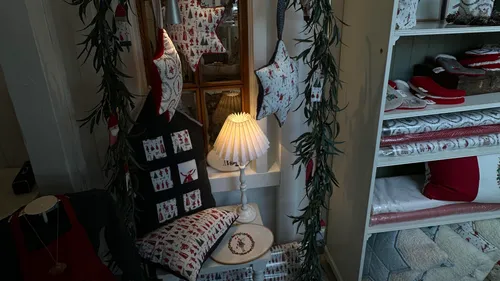 Decorated room with cushions and a lamp.