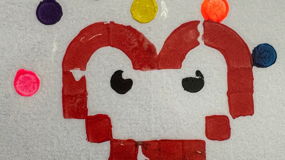 Buntes abstraktes Gesicht auf grauem Hintergrund.