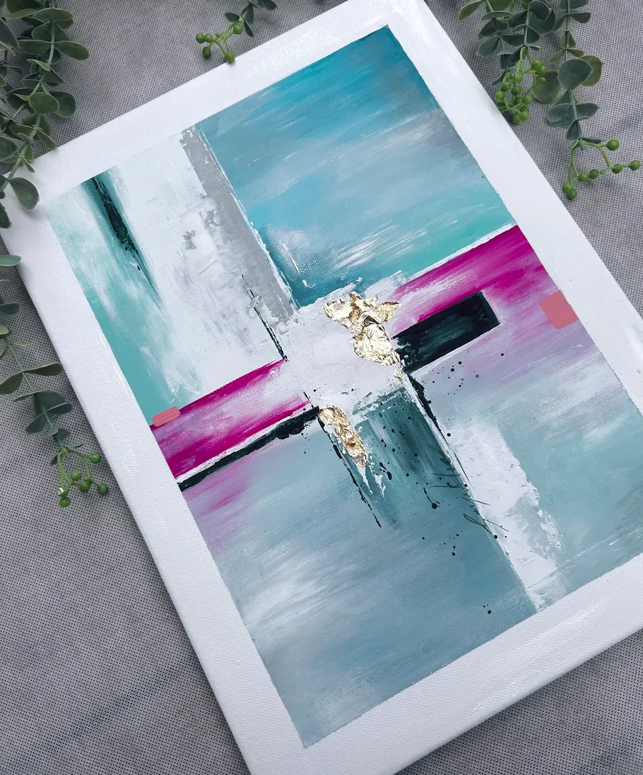 Abstraktes Gemälde mit blauen und rosa Abschnitten.