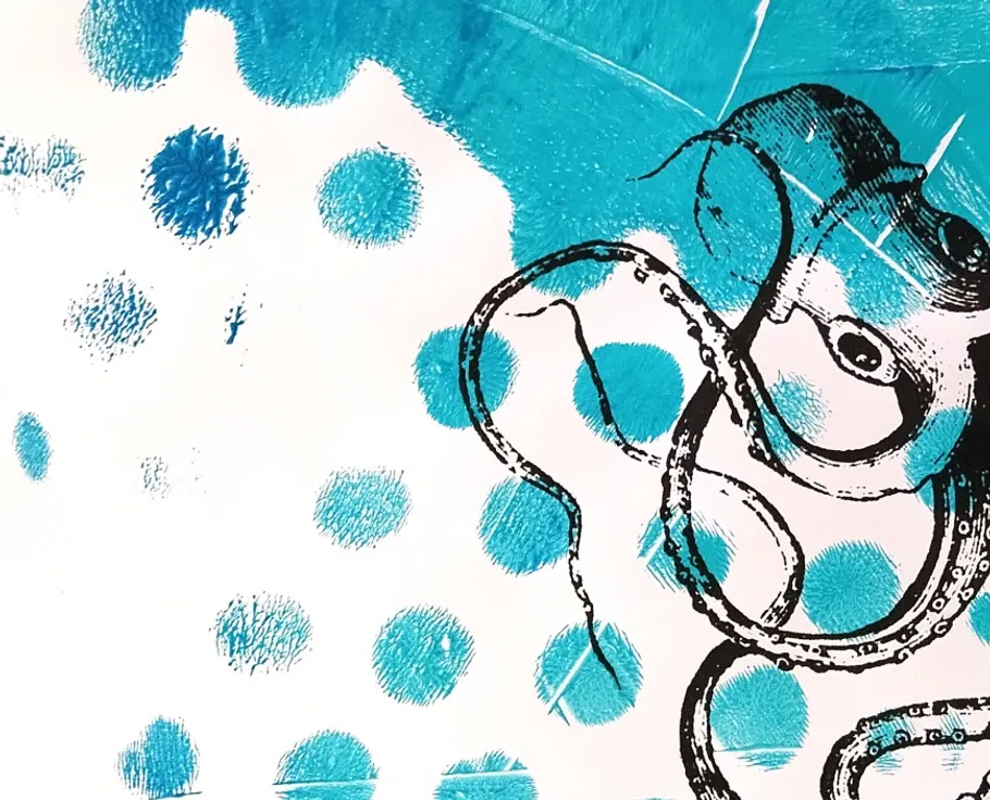 Oktopus-Tentakel auf getupftem türkis Hintergrund.