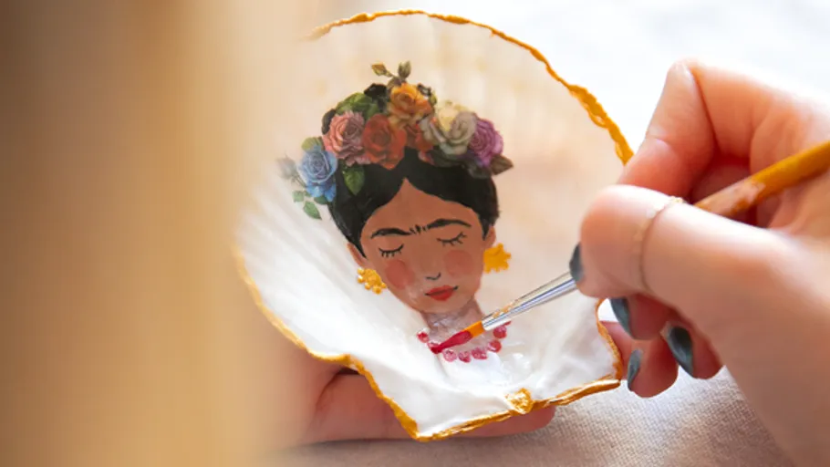 Hand bemalt Frida Kahlo auf Muschel.
