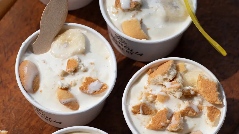 Cups of banana pudding with cookie pieces.