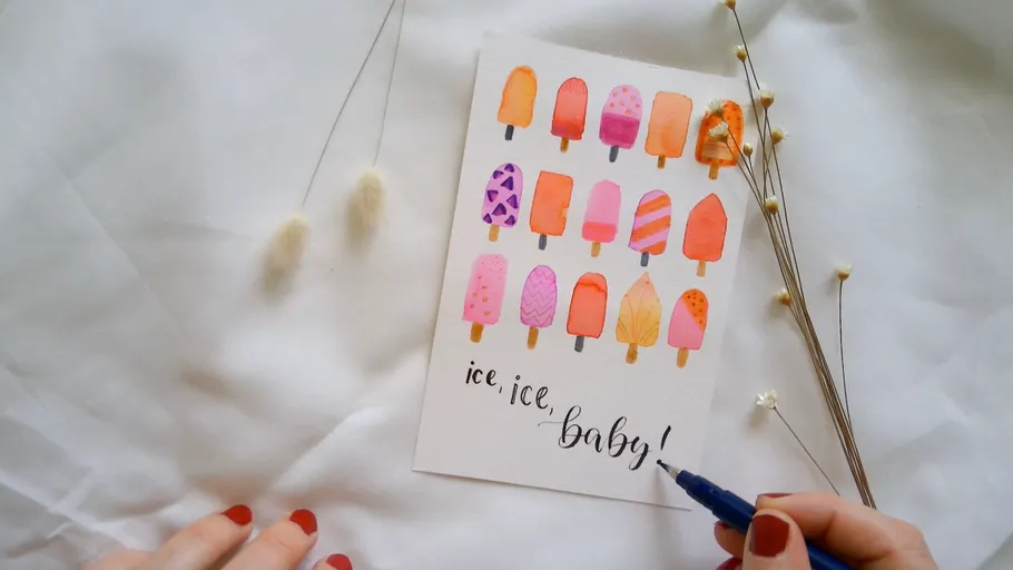 Handschrift auf Karte mit bunten Eis am Stiel.