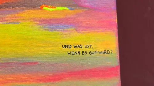Buntes abstraktes Gemälde mit deutschem Text.