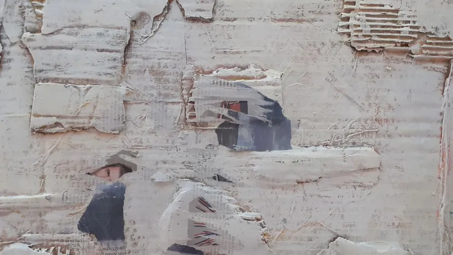 Abstrakte Collage mit geschichteten Papiertexturen.