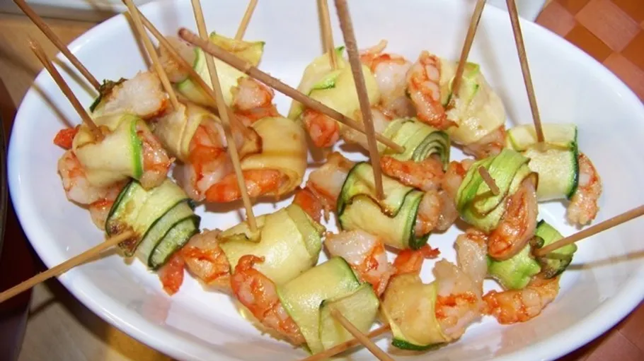 Shrimp wrapped in zucchini in a bowl.