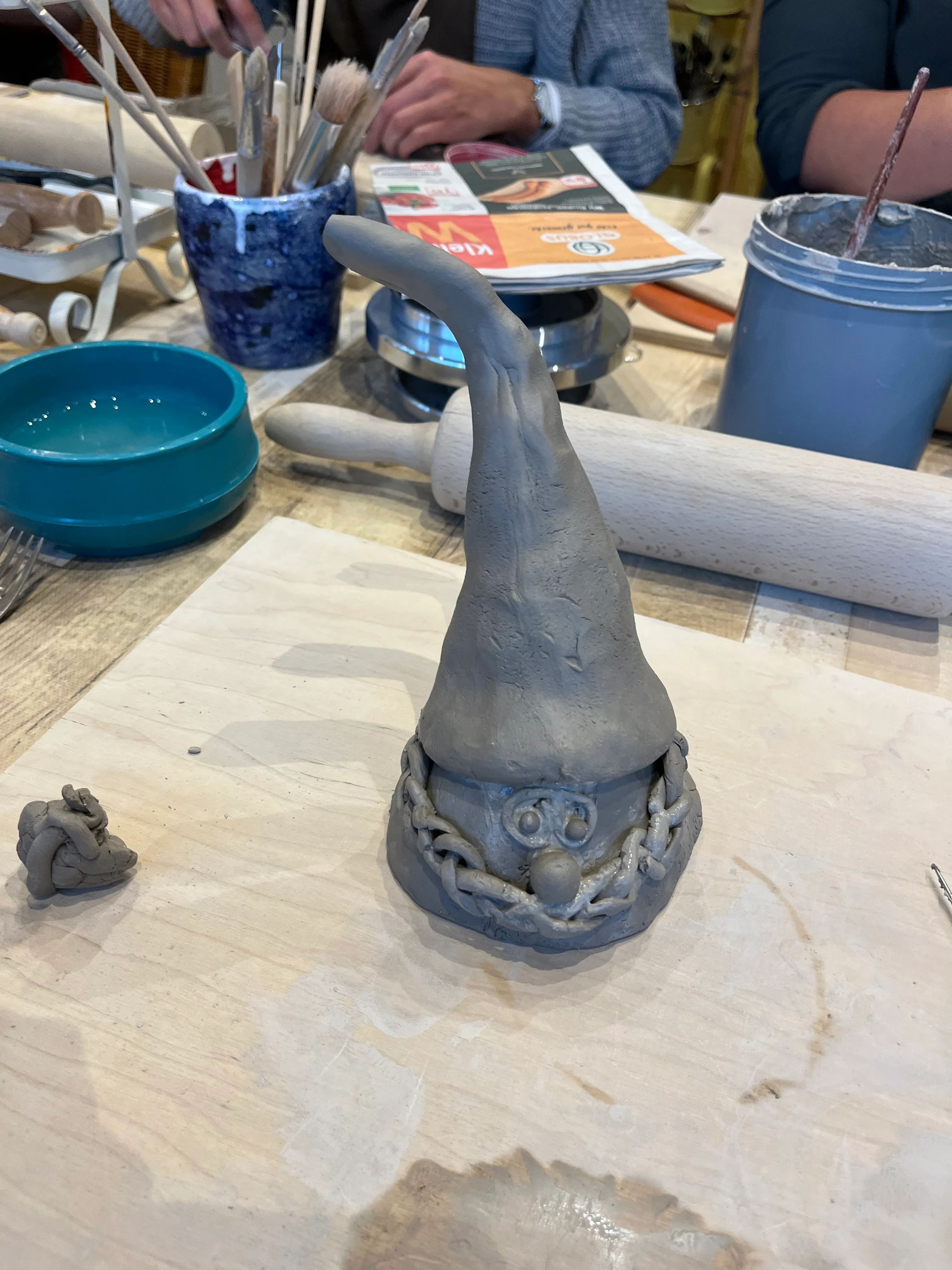 Tonwichtel in einer Töpferei.