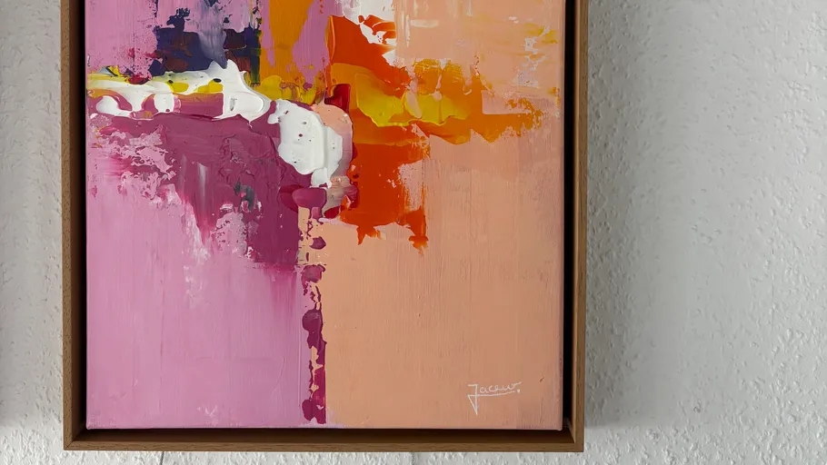 Abstraktes Gemälde mit lebhaften Farben im Rahmen.