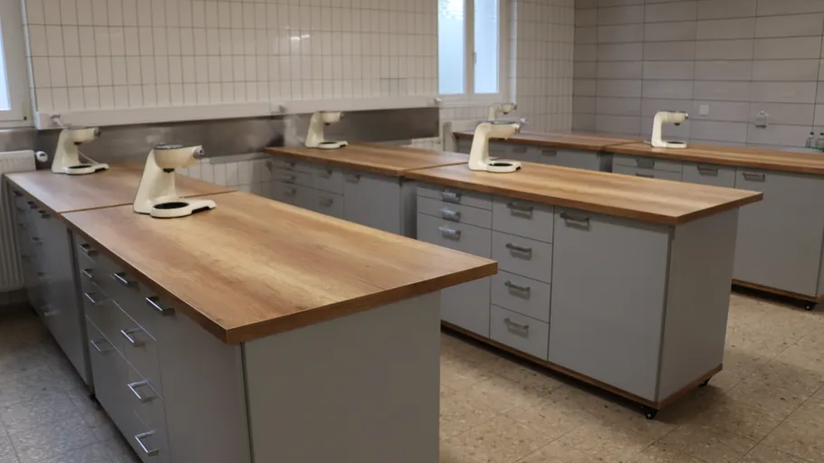 Küchenmaschinen auf Kurstische