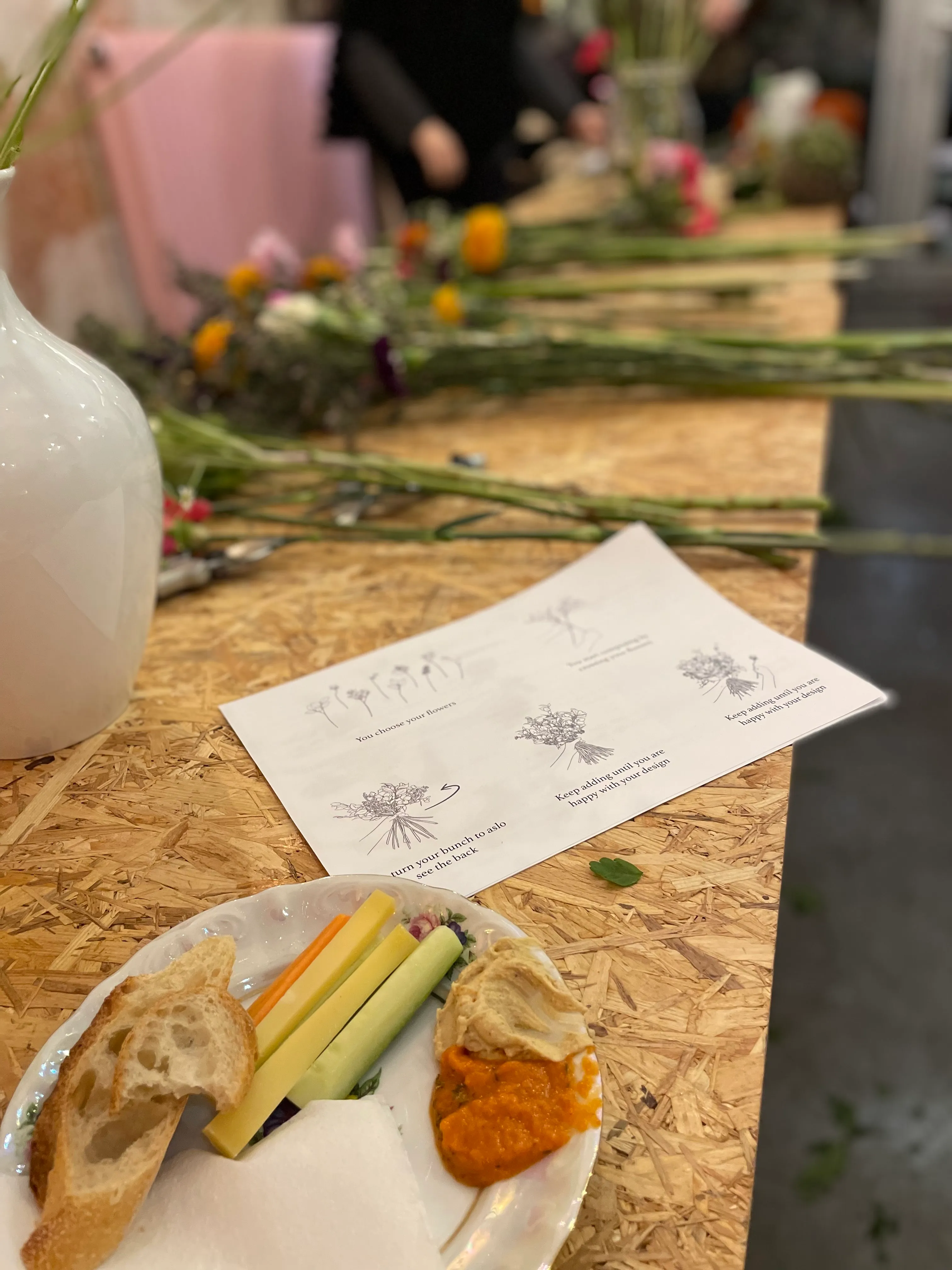 Blumen, Workshop-Tisch, Papieranleitung, Snackteller.