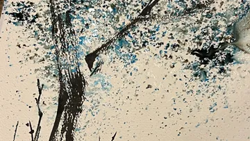 Baum mit gespritzter blauer Farbe gemalt