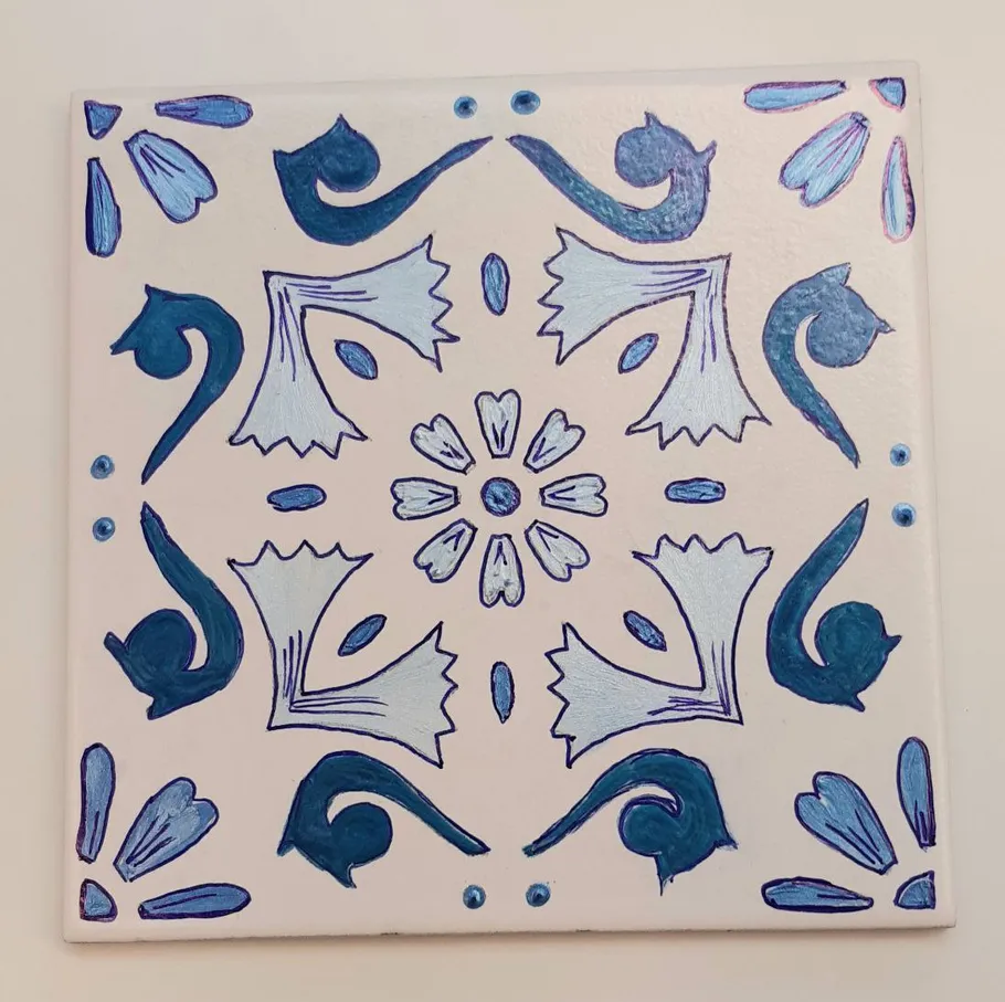 Blue floral pattern on ceramic tile.