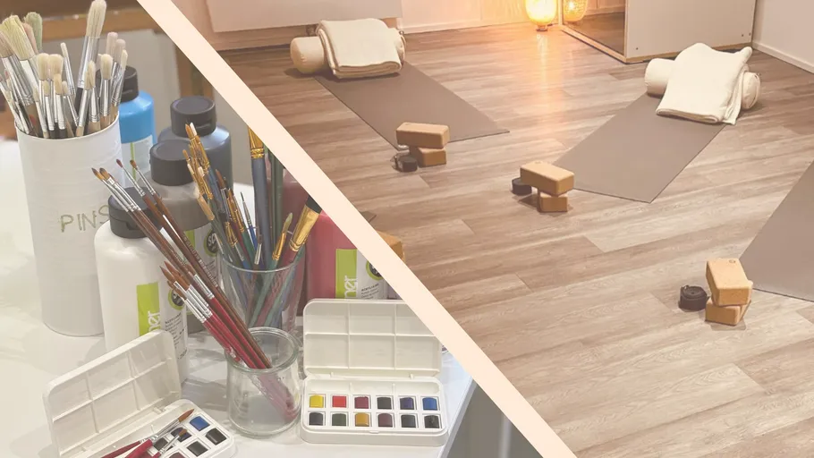 Kunstbedarf und Yoga-Matten im Studio.