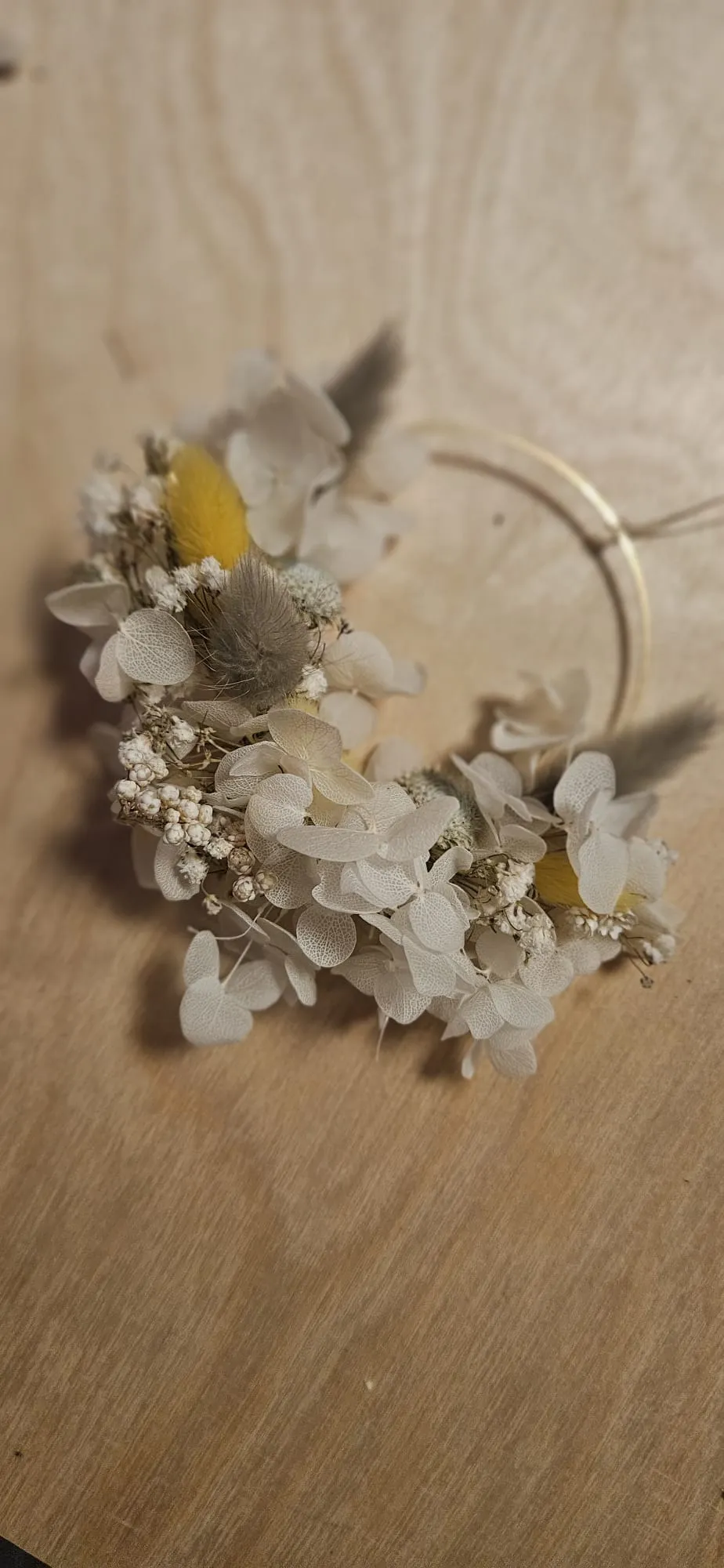 Floral hair accessory with white and yellow flowers.
