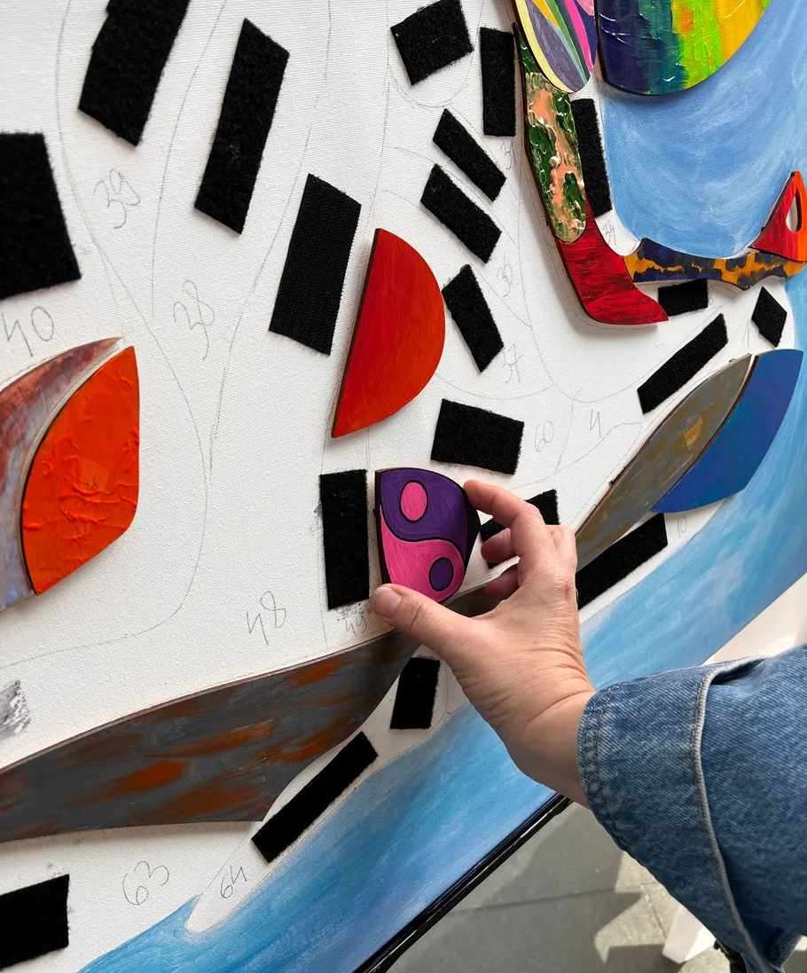 Hand montiert buntes Puzzle auf Leinwandtafel.