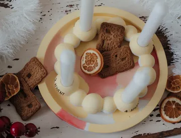 Advent wreath with candles and cookies.