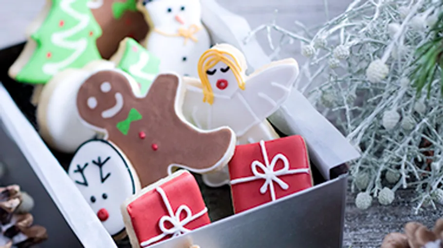 Christmas cookies in a wooden box.