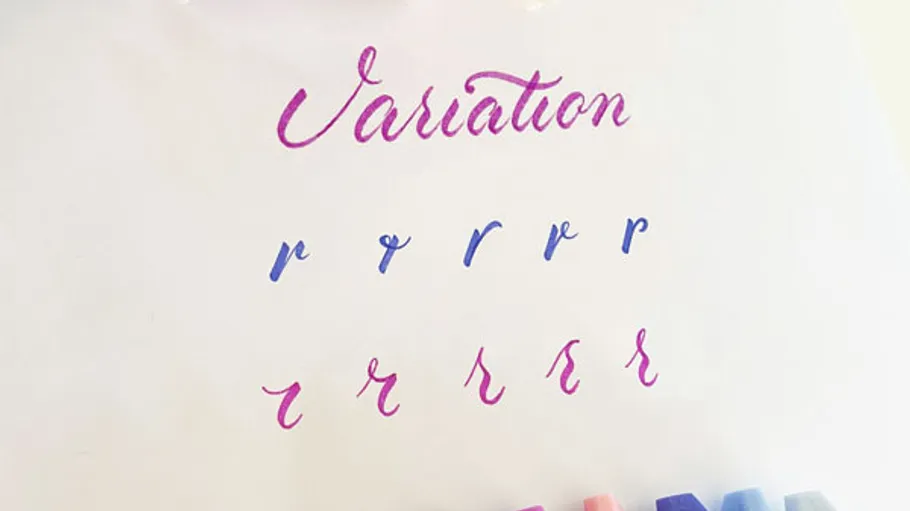 Kalligraphieübung mit Variationen des Buchstabens 'r'.