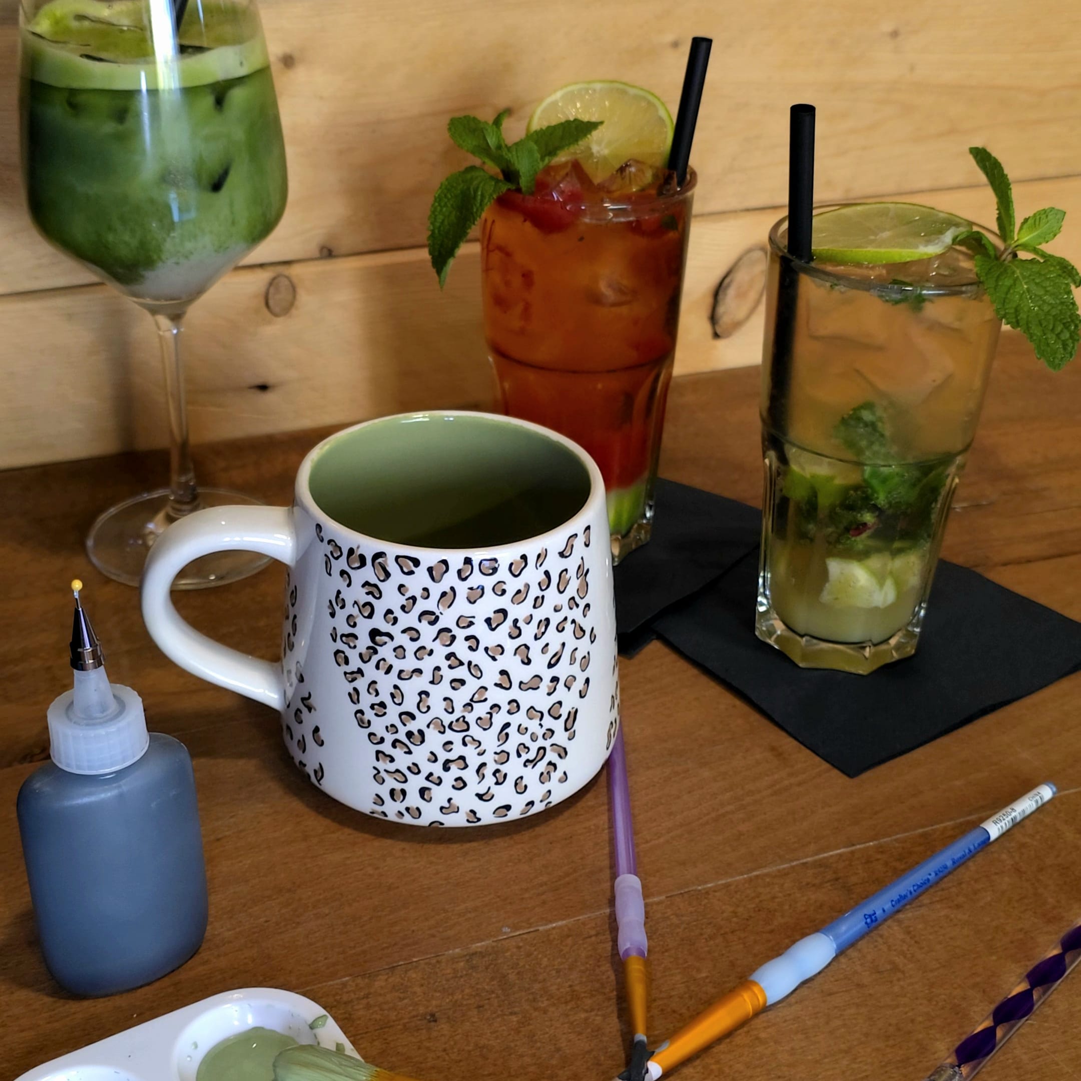 Keramik bemalen München: Matcha & Cocktails & Kreativkurs