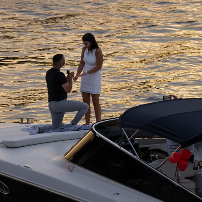 Yacht Tour in Frankfurt: Exklusive Bootsfahrt für Paare