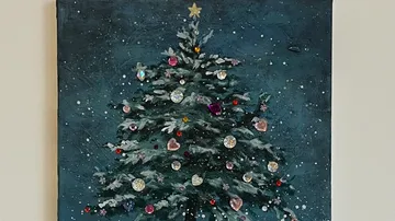 Gemalter Weihnachtsbaum mit Schmuck auf Leinwand.