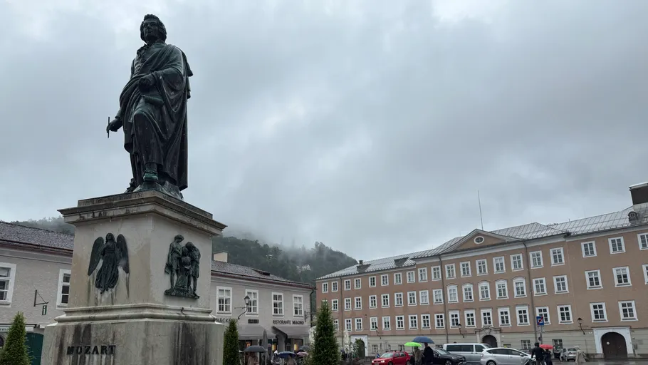 Statue in square on cloudy day.