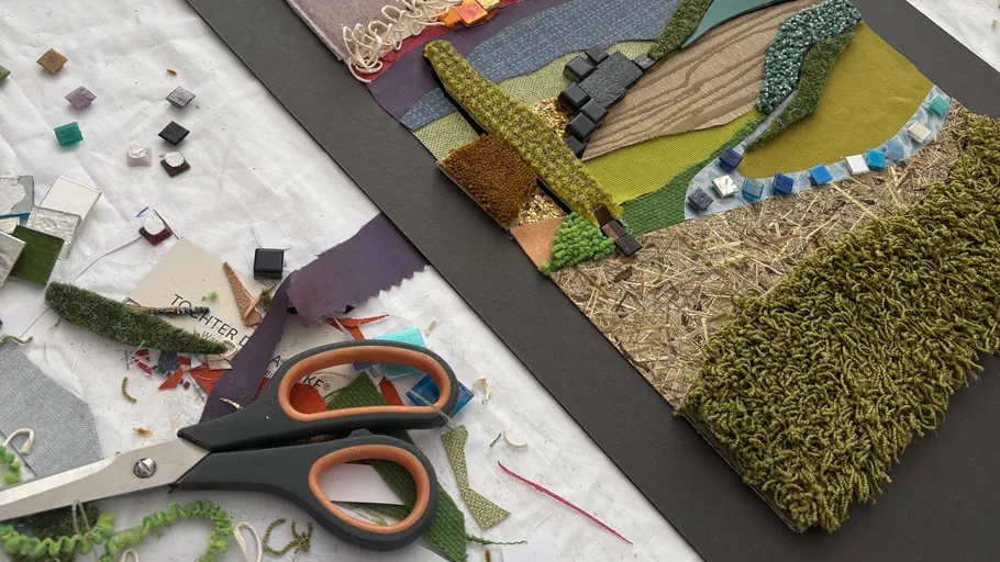 Collage-Kunstwerk mit Schere auf weißer Oberfläche.