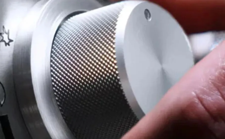 Hand adjusting textured metallic knob.
