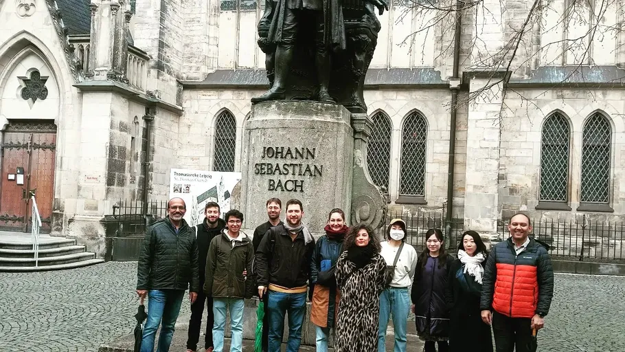 Group posing by Johann Sebastian Bach statue.