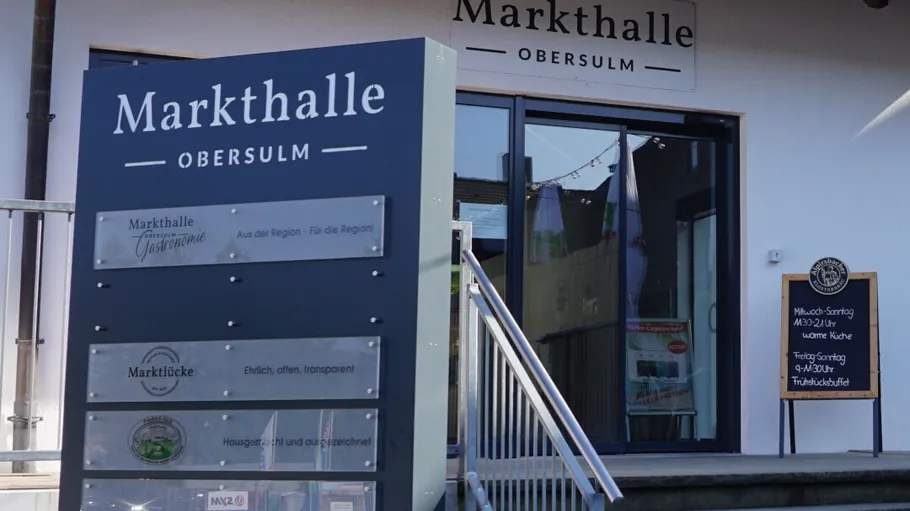 Markthalle Obersulm sign and entrance.