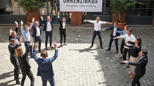 Menschen im Kreis mit Kopfhörern, Team Building im Freien.