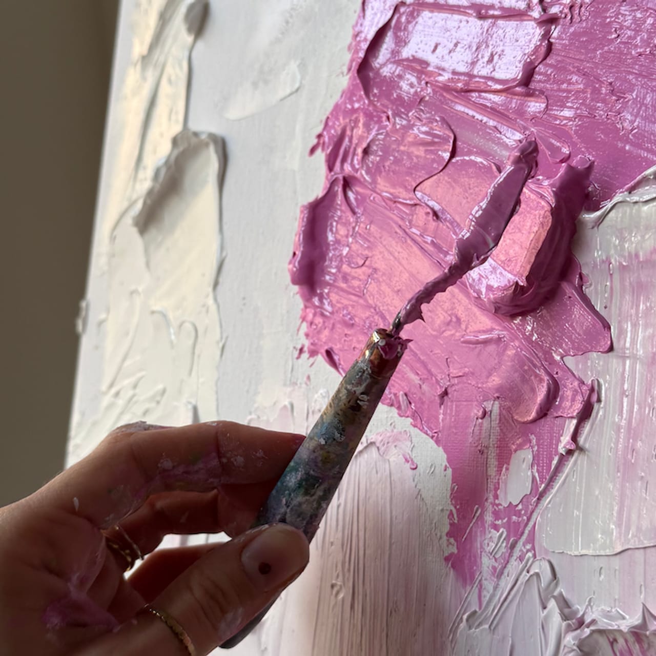 Paint & Drink mit Strukturpaste in München: Entkorkte Kunst