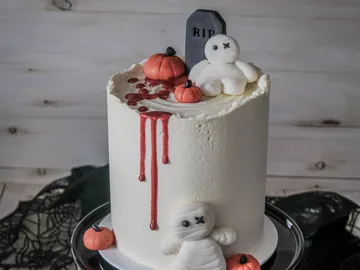 cake with decoration, bloody details and pumpkins.
