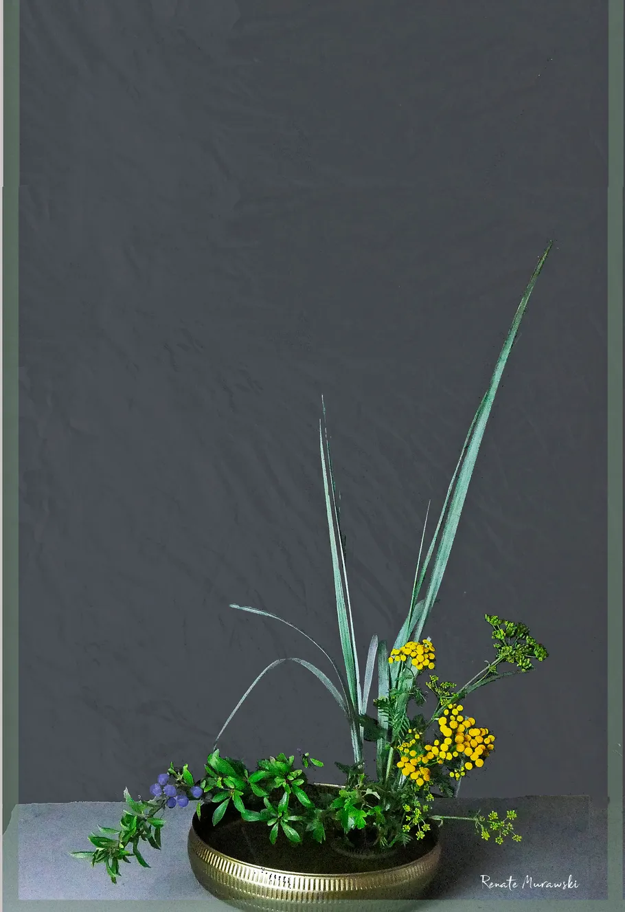 Ikebana arrangement with flowers on dark background.