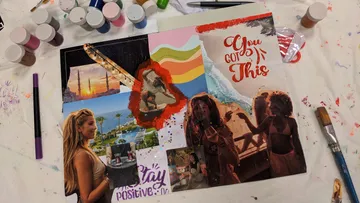 Mixed-Media-Collage mit motivierendem Text.