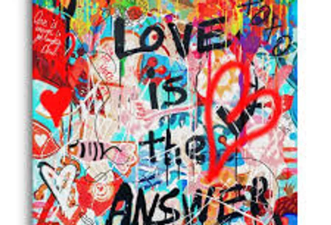 Bunte Graffiti mit 'Love is the answer' Text.