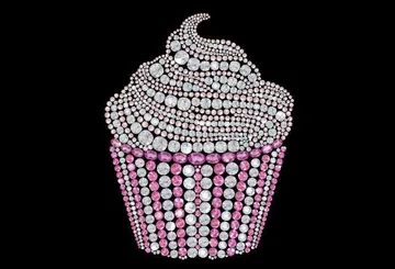 Cupcake-Design aus rosa Edelsteinen, schwarzer Hintergrund.