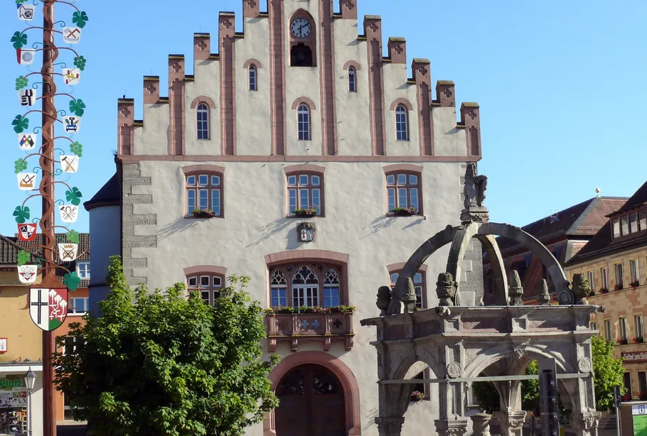 Traditional building with decorative facade, fountain.