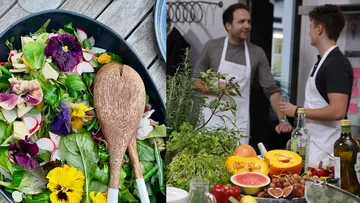 Salat mit Blumen und zwei Personen kochen.