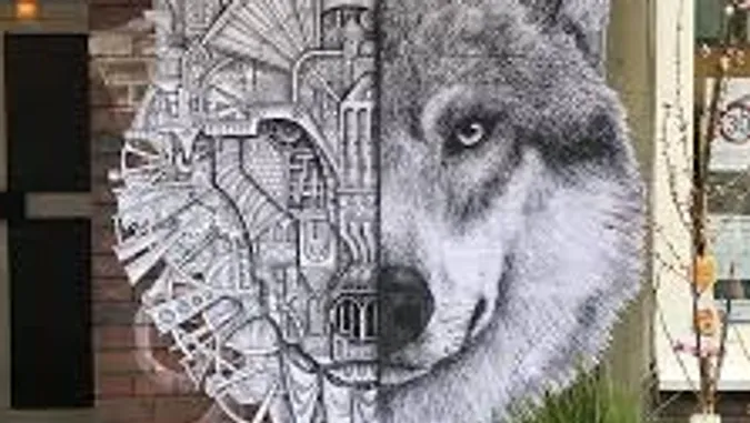 Halb Wolf, halb mechanische Zeichnung auf Wand.