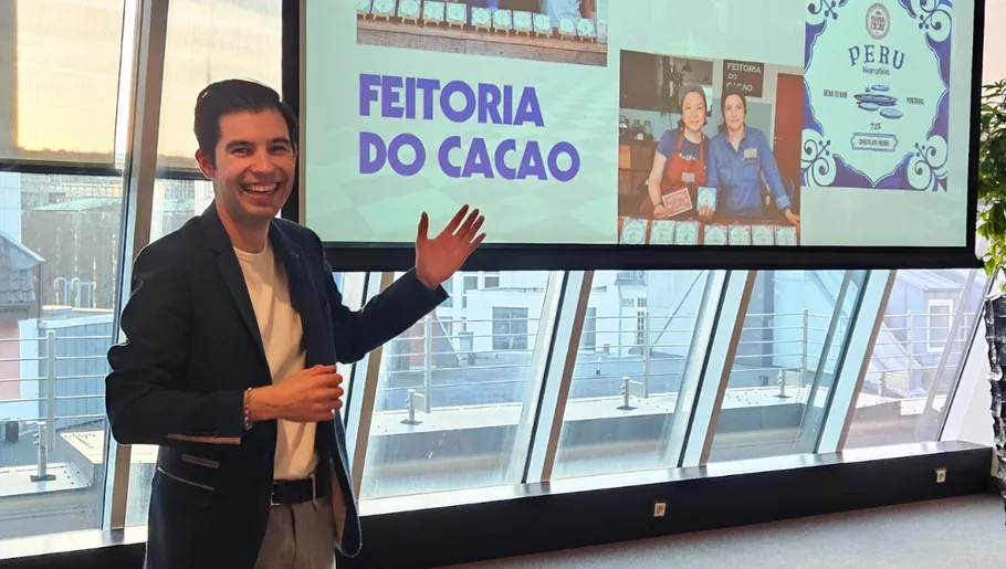 Man presenting in front of a large screen.