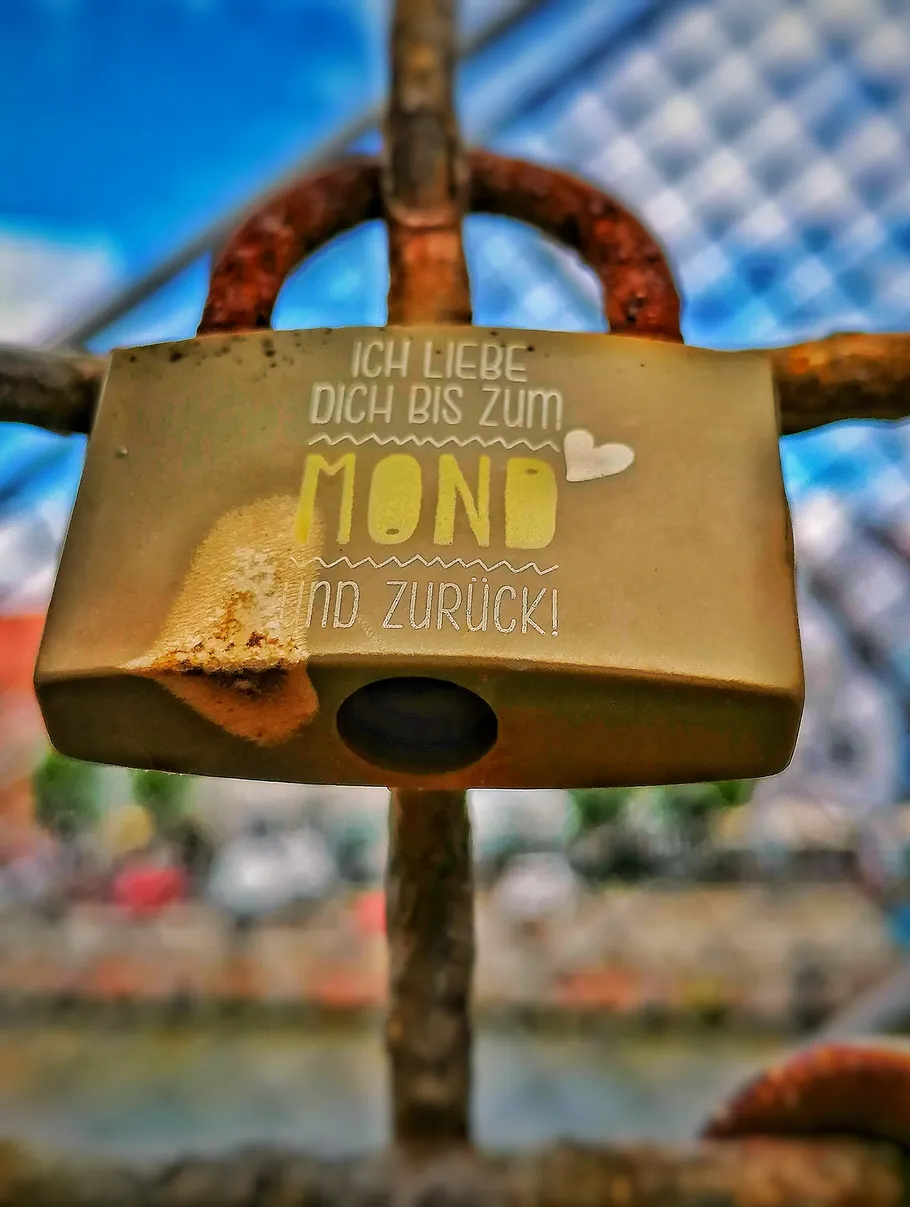 Padlock on fence, engraved romantic message.