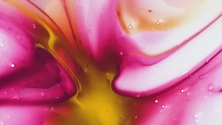 Abstraktes rosa und gelbes Wirbelmuster.