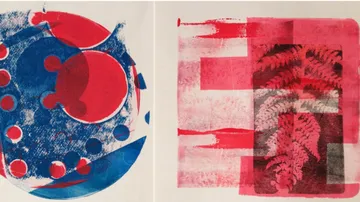Abstrakte rote und blaue Kreise; roter Farnabdruck.