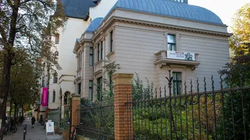 Historic museum building on tree-lined street.